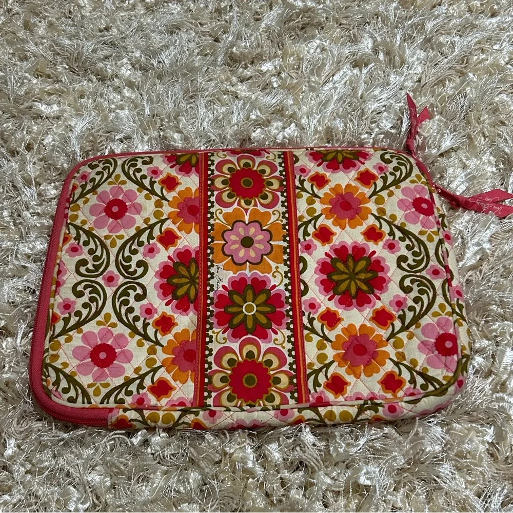 Vera Bradley | Laptop Case Flower Pattern - Picture 2 of 9